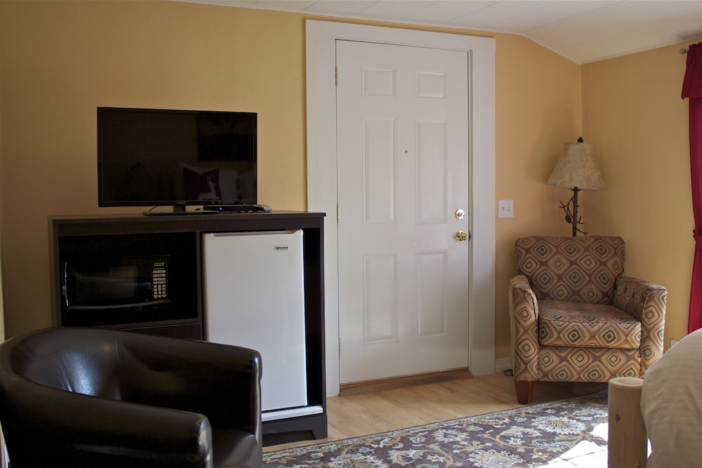 Black Elk Resort Cottages and RV Park