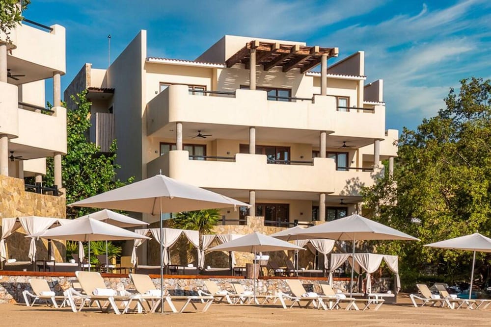 Celeste Curamoria Collection 3BD Ocean View