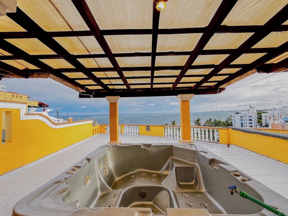 Kuzuri Kwetu Beachfront Apartments