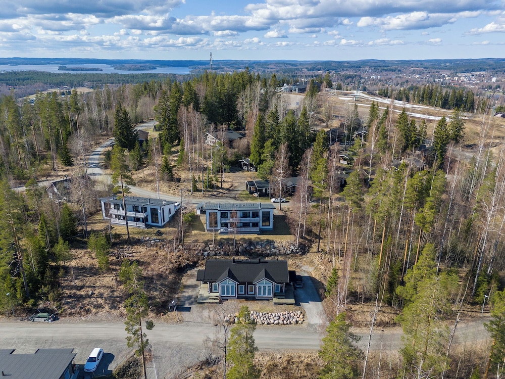 Peaceful 2BR Getaway Cabin at Riihivuori