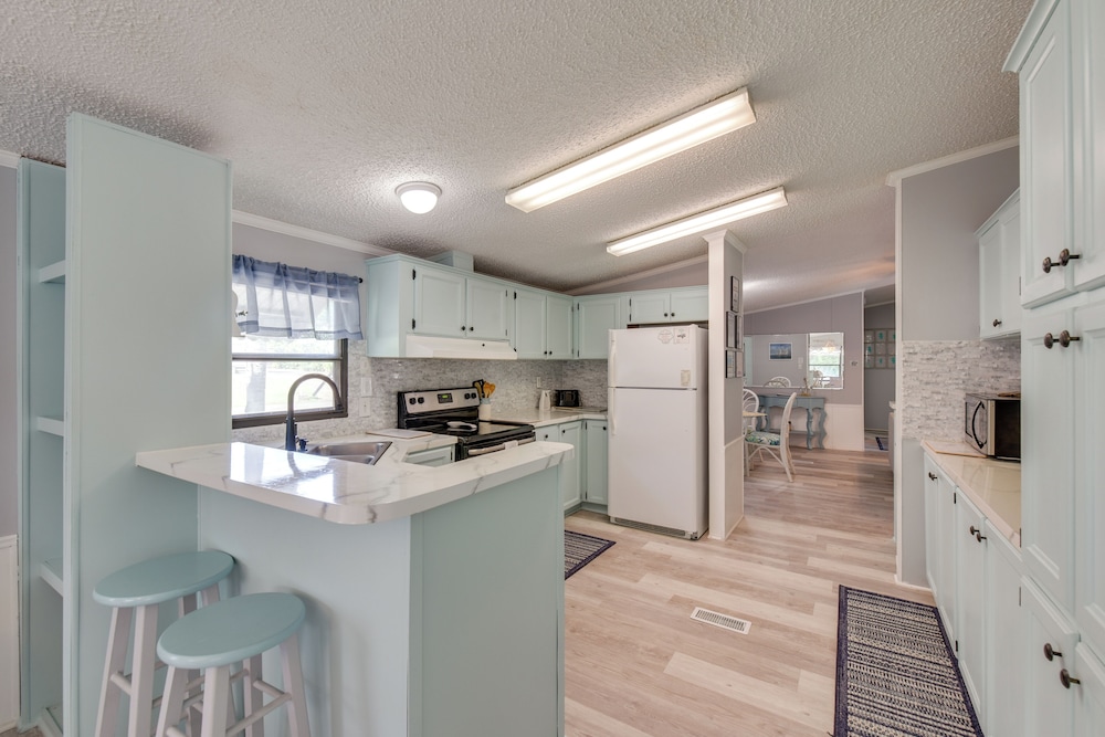 PCB Family Home w/ Sunroom, 1 Mi to Shore!