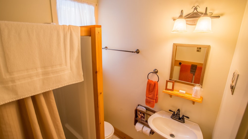 ADK Trail Inn