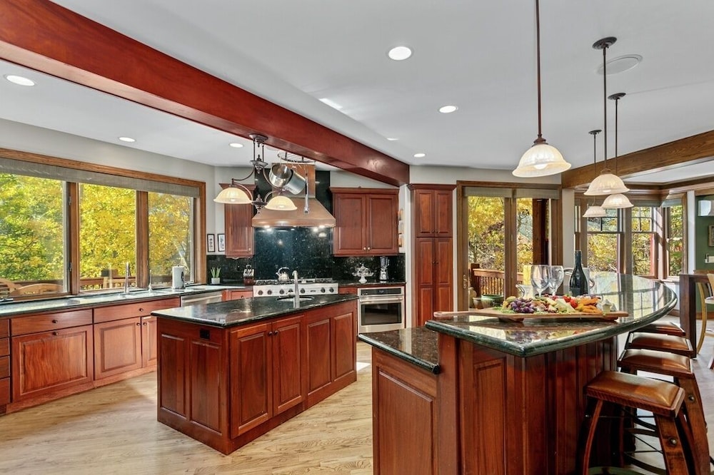 3135 Thistle - 7 Bedroom Private Home 7 Home