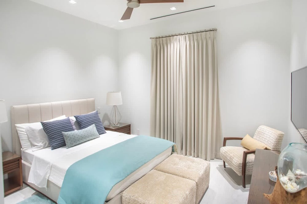 Oceanfront Penthouse and Patio at ONE Cable Beach