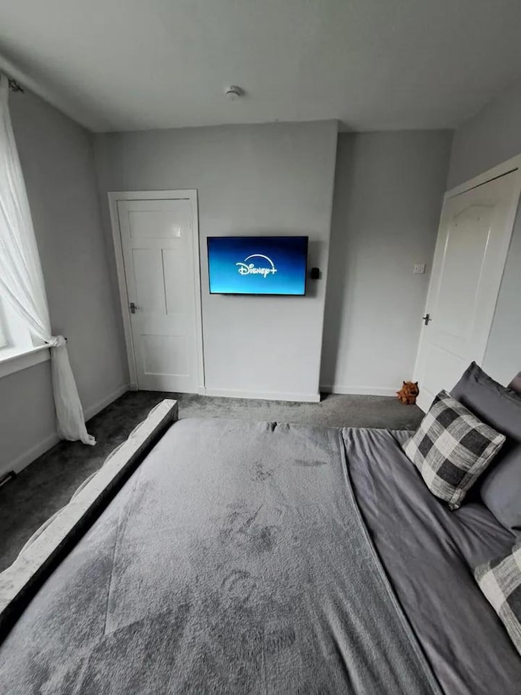 Renfrew Apartment Near Glasgow Airport
