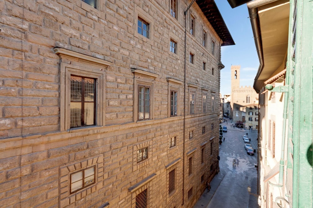 Corno 7 in Firenze With 2 Bedrooms and 1 Bathrooms