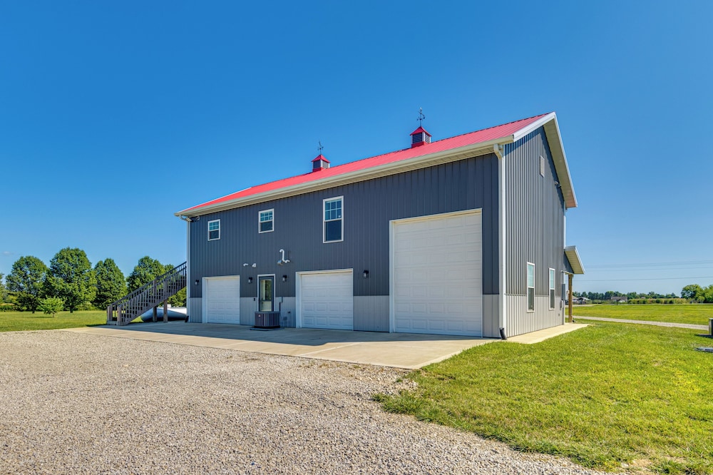 Pet-friendly Countryside Retreat in Whiteland!