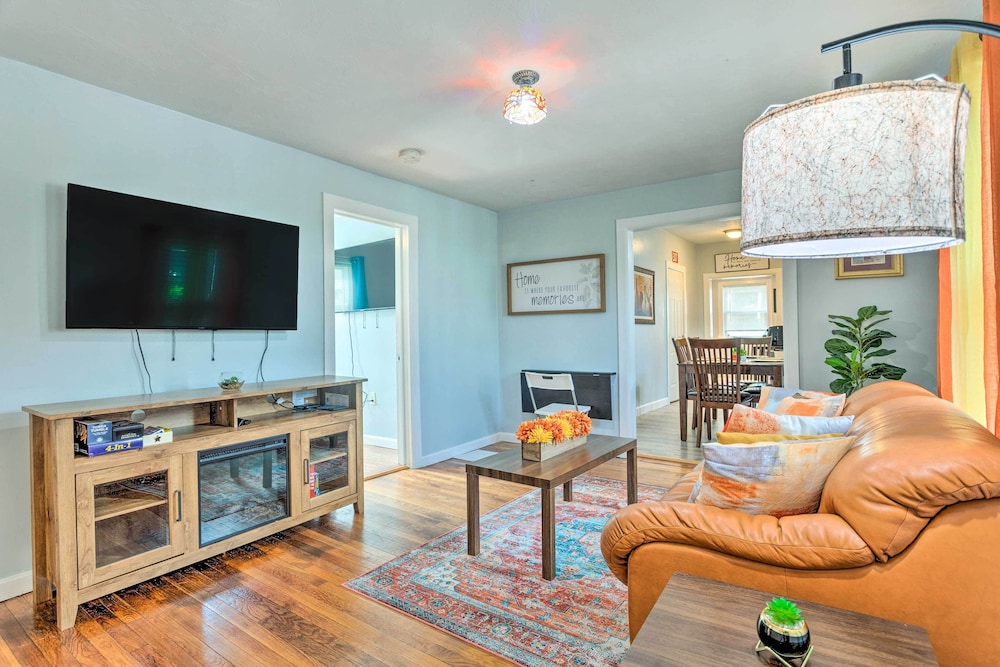 Downtown Brockton Apt < 1 Mi to Local Dining