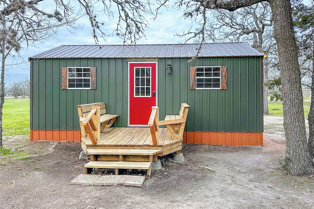 1BR Rustic Cabin w/ Kitchenette, Streaming & Wifi