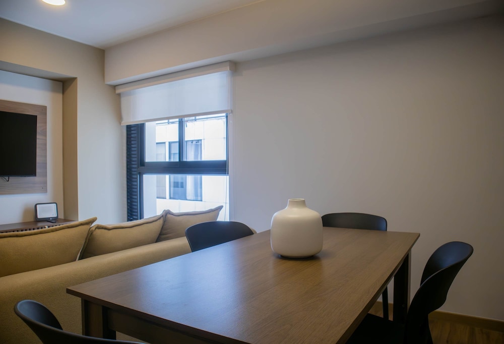 w Elegant 2BR w Distinctive Deco in Miraflores