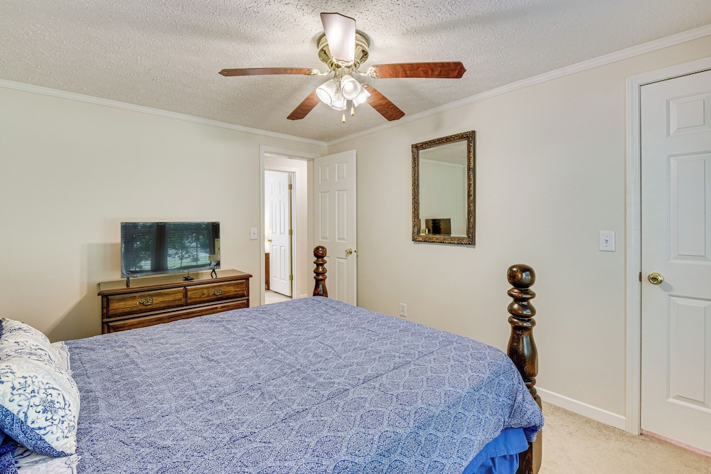 2 Mi to Dtwn: Retreat on 3 Acres in Pelzer!