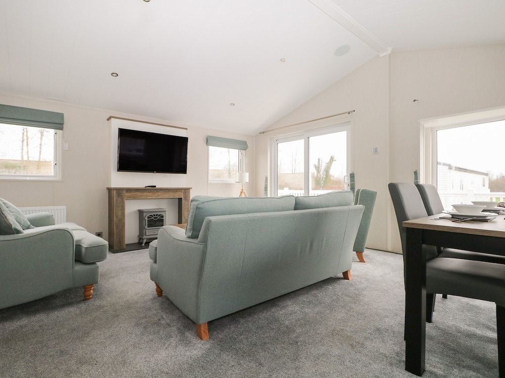 Lodge at Chichester Lakeside