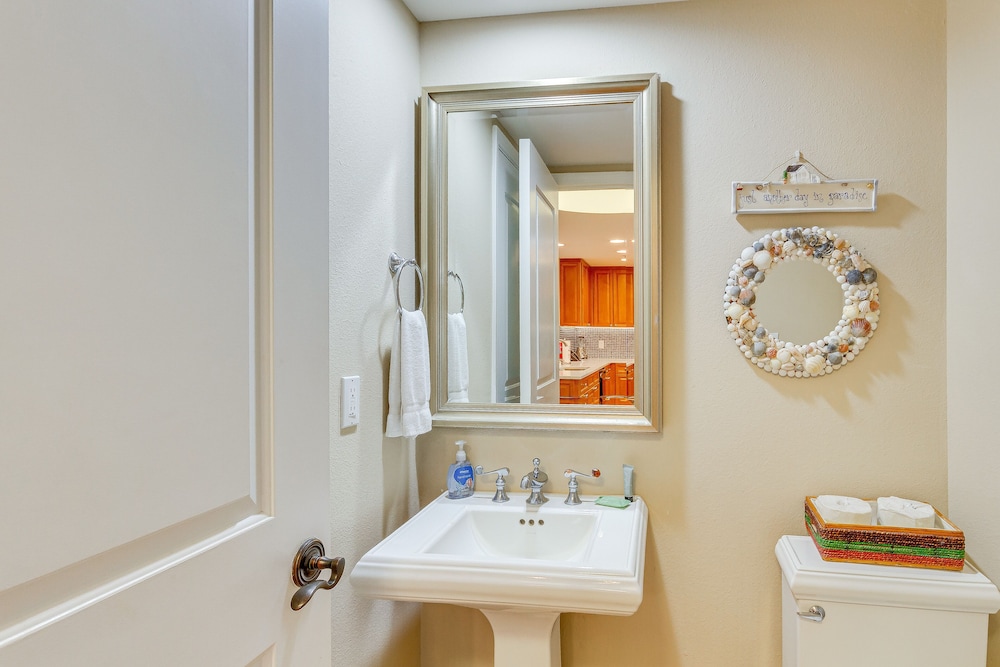 Pensacola Beach Retreat w/ Direct Beach Access!
