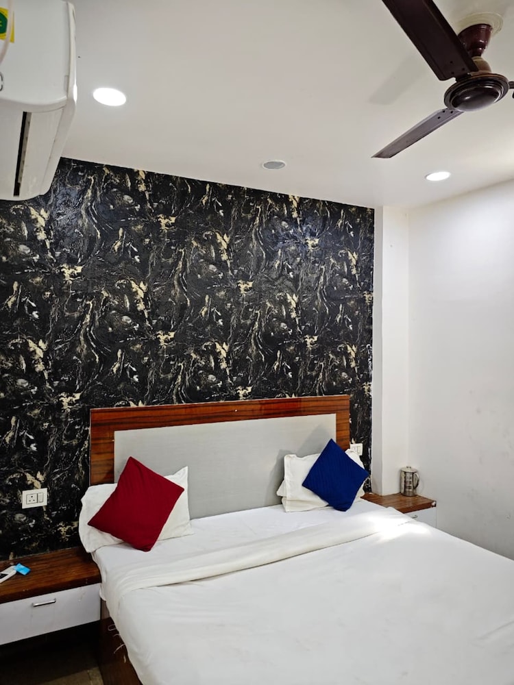 HOTEL SAI SHARNAM