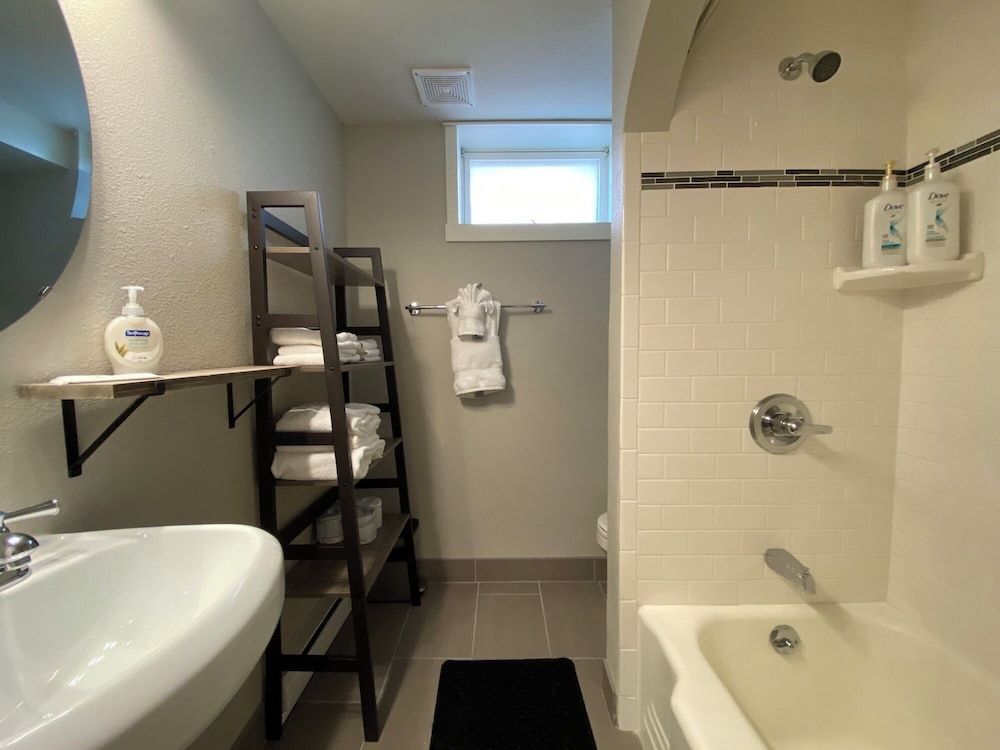 The Rams' Den King Beds, Fire Pit, Spacious Yard