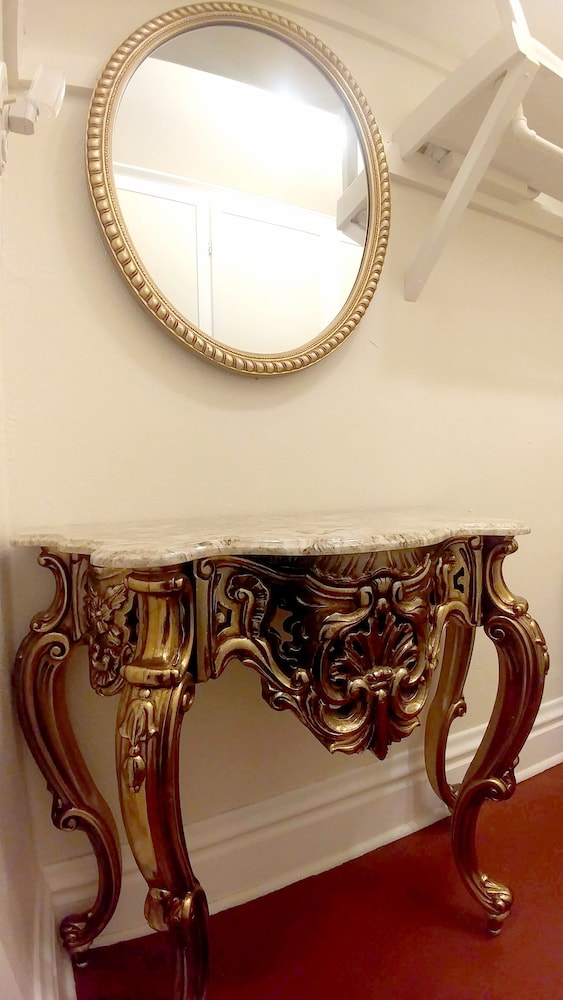 Historic Whiting Hotel Suites - Property Image 38