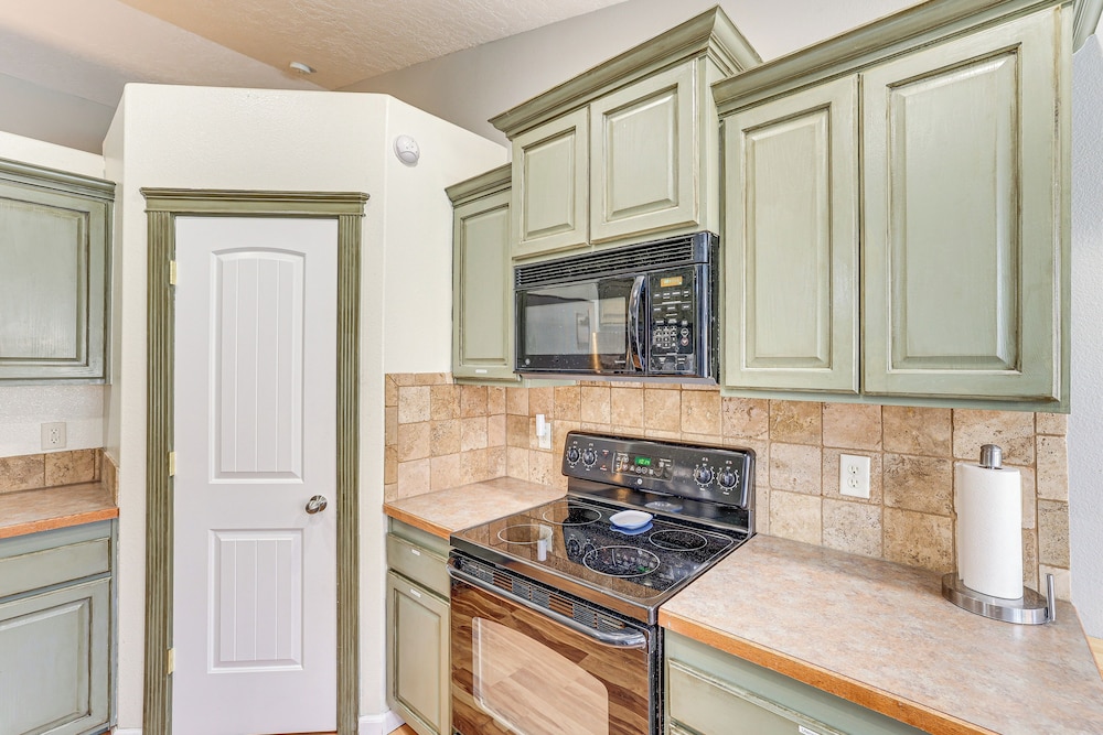 1 Mi to Boise Towne Square: Home w/ Patio!