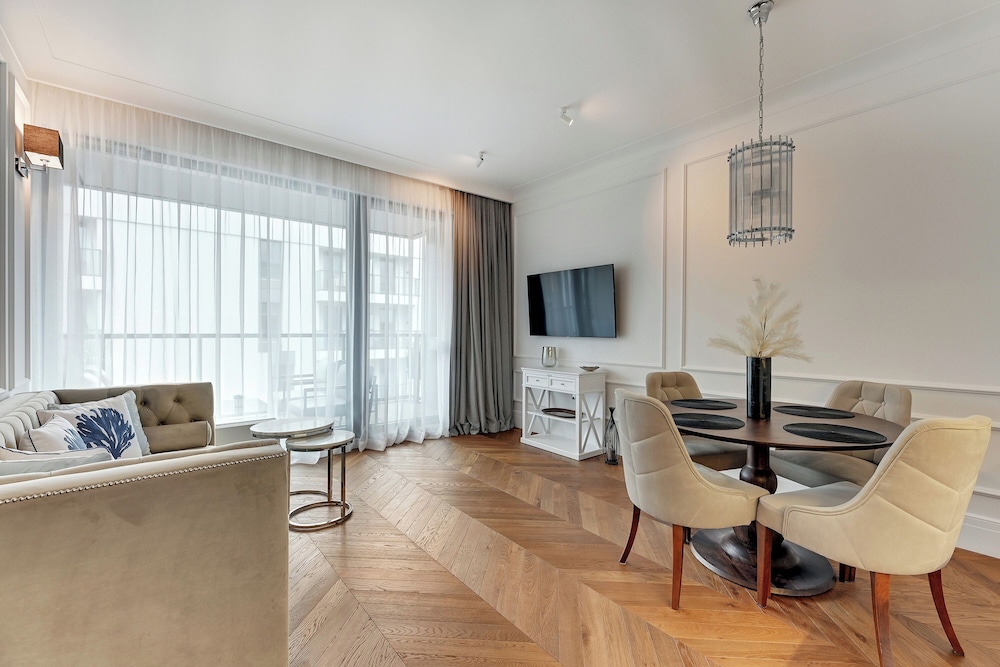 Brabank Riverside & Parking by Downtown Apartments