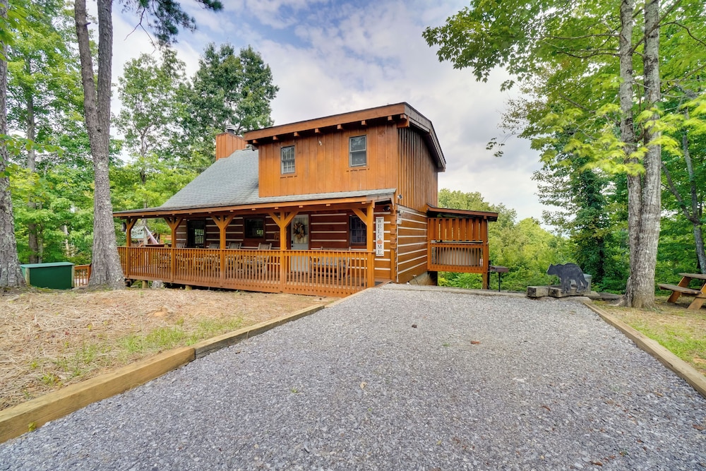 Hot Tub & Deck! 'bear Hugs Cabin' Near Gatlinburg