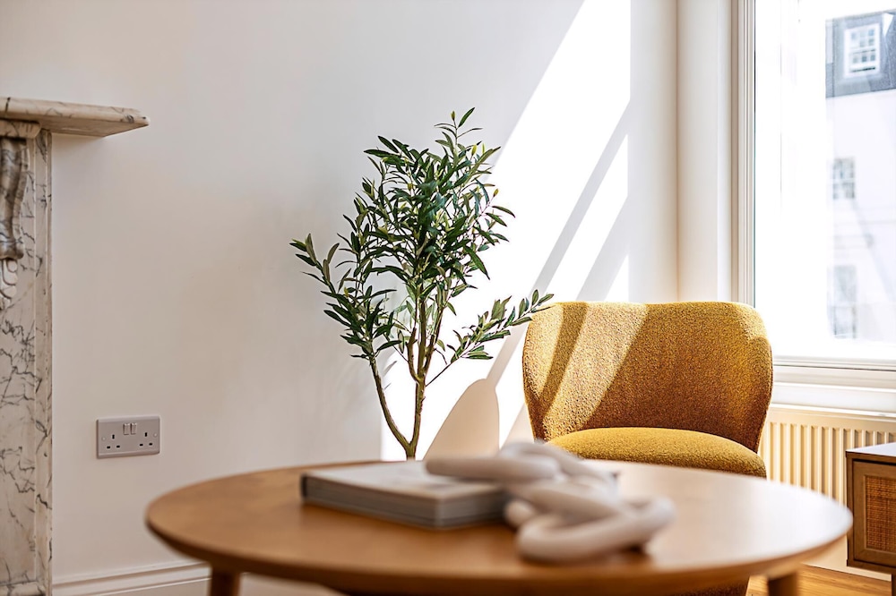 Urban Luxury in the Heart of Chelsea - King Bed!