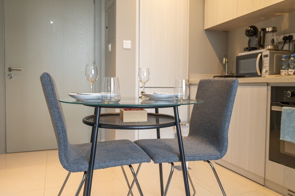 Stylish 1-bedroom Apartment With Stunning Canal Views at Business Bay