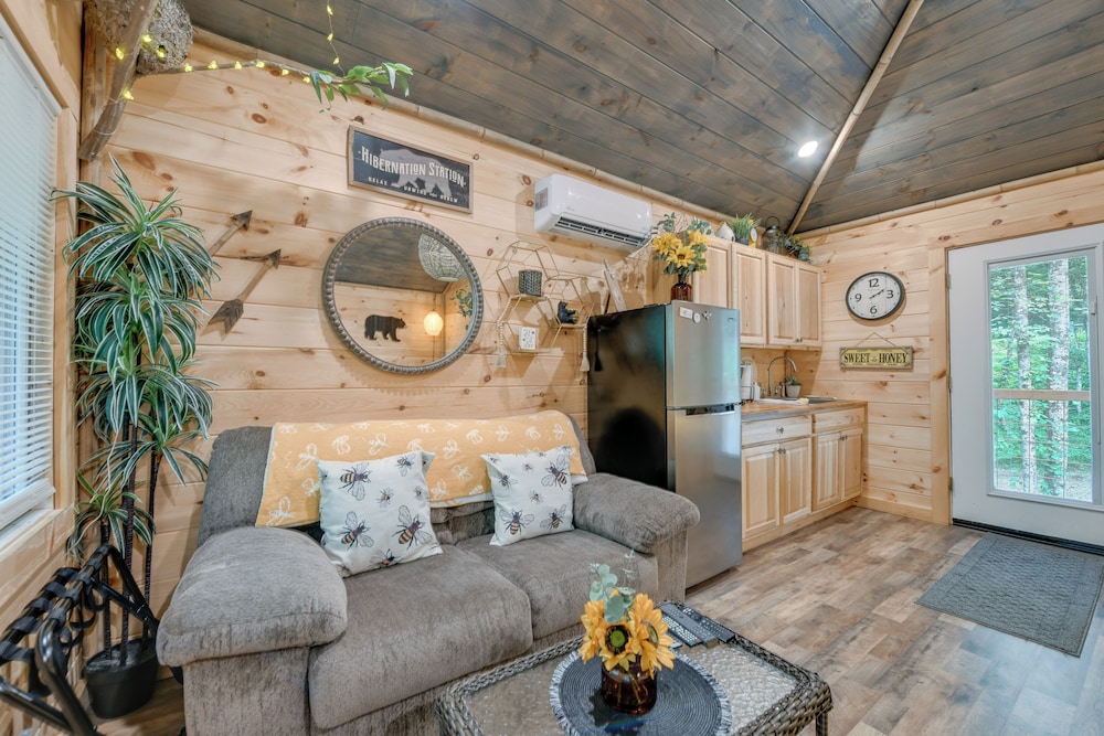 Fire Pit: Tree-lined Gem in Cosby
