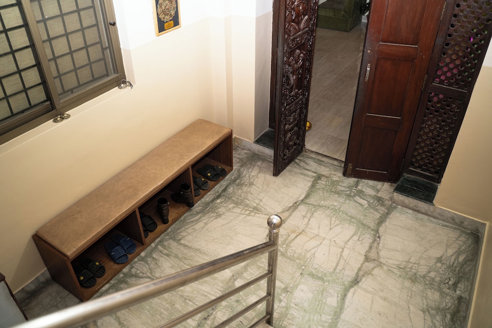 Aarya Wellness & Hostel