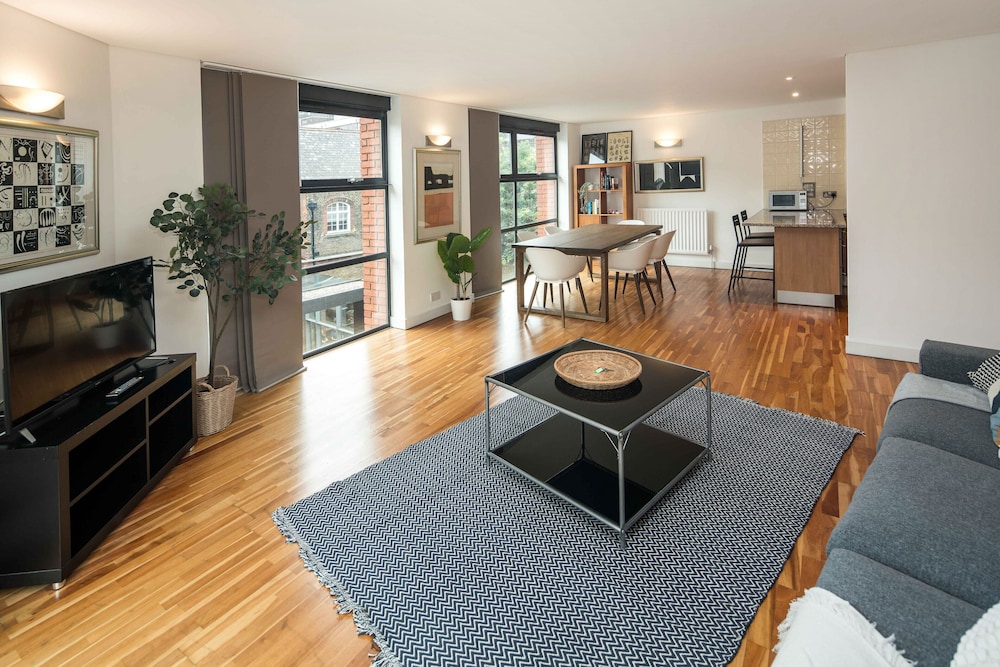 Broadband 2BD City Flat Farringdon Expedia