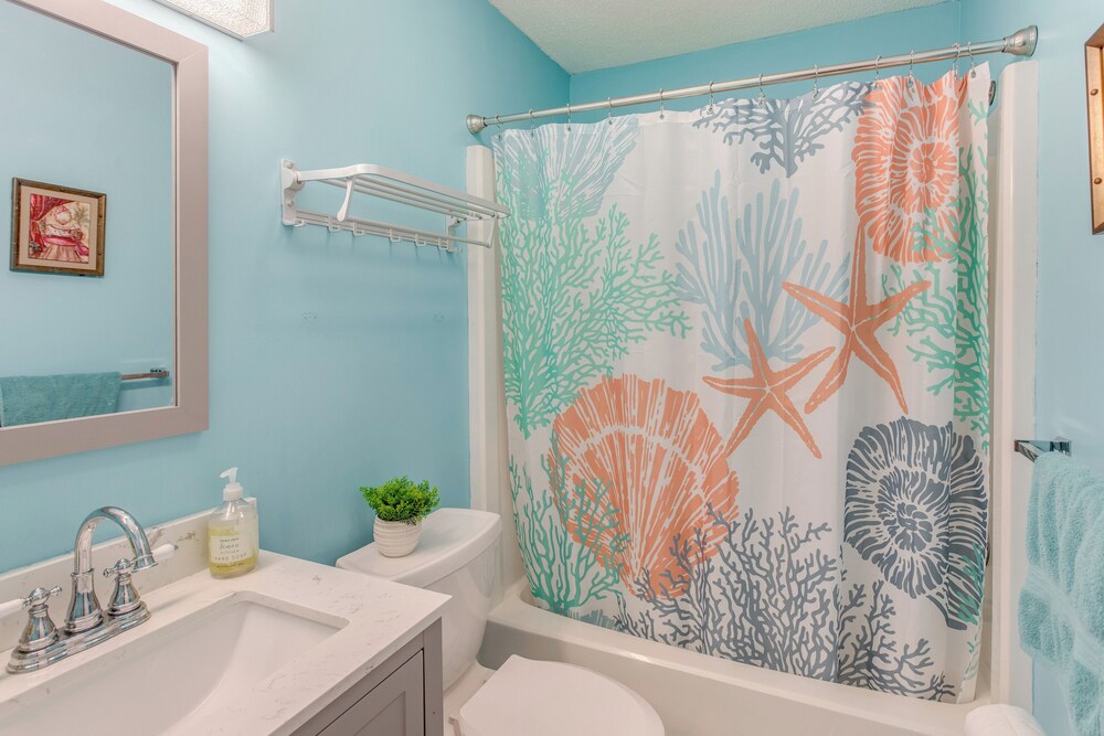 1/2 Mi to Shore: Condo w/ Balcony in Myrtle Beach!