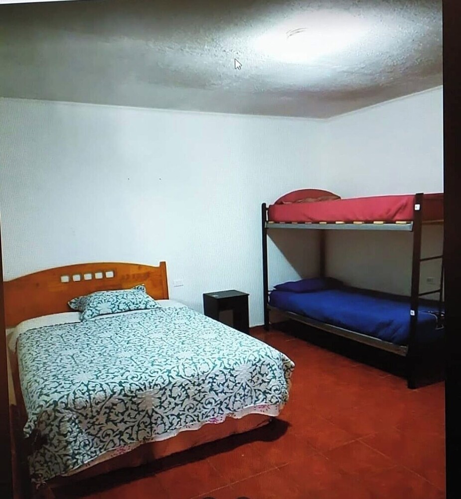 Hostal checar