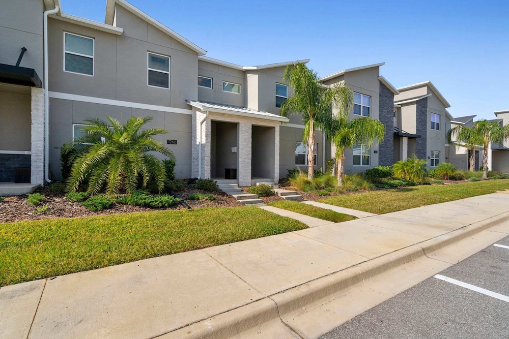 Chic 4BR Home With Mickey Star Wars Rooms