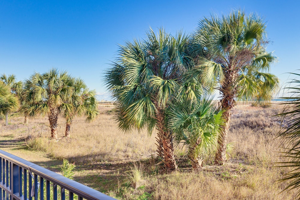 Dauphin Island Condo: Beach & Hot Tub Access!