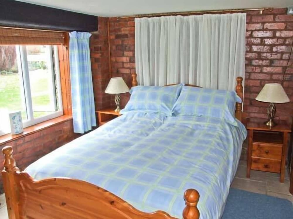 Severn Bank Lodge view 3