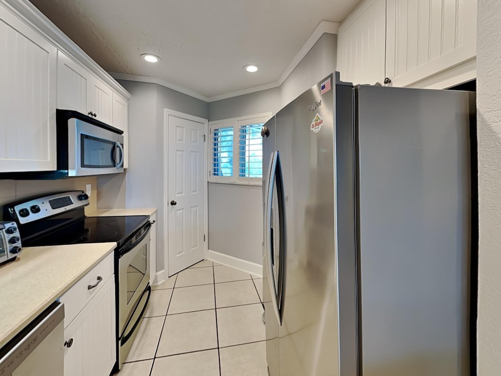 Oceanfront Luxury: 2BR Condo, New Rental