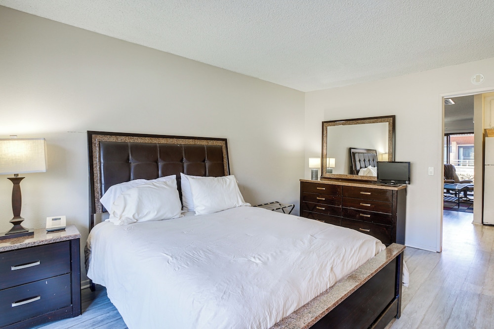 Walk to Dtwn Palm Springs: Condo w/ Pool Access view 2