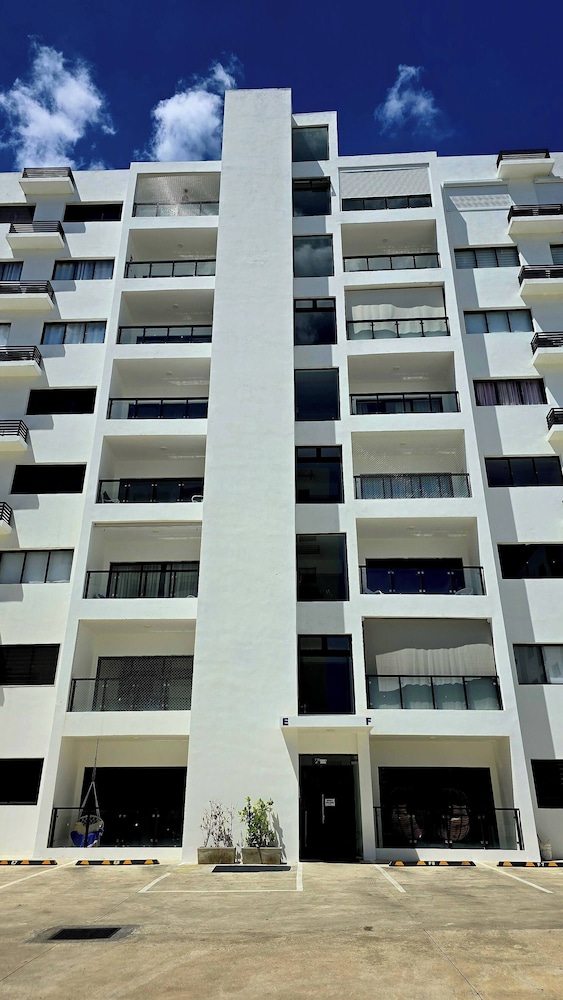 2 Bedrooms, 2 Bathrooms, AC, Wifi, Pool, Gym, No Blackouts, Santiago