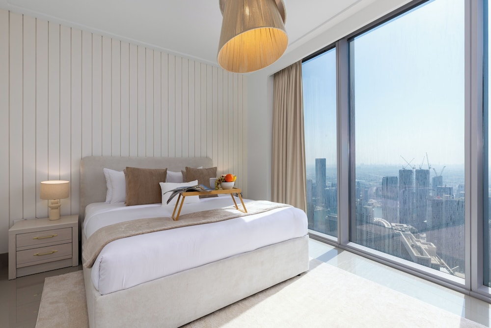 Maison Privee - City Heights Retreat w/ Panoramic Skyline Views