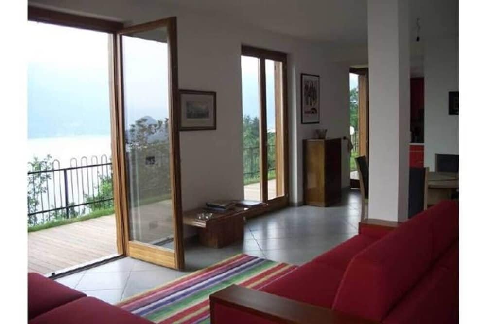 3 Bedroom Italian Lakes Apartment
