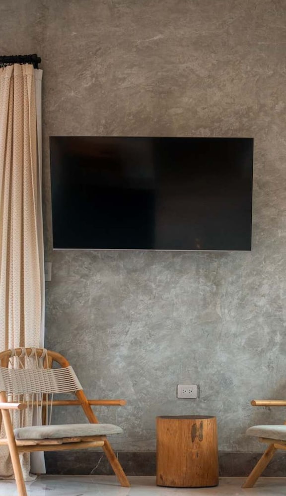 Prime 5th Ave Stay - 4BR With King Beds City Views