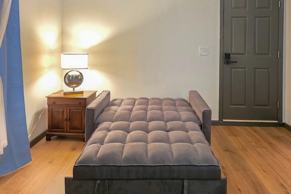 7 Mi to Dtwn Jacksonville: Riverfront Home w/ Deck