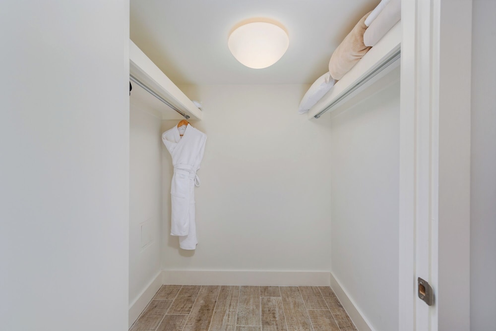 Luxury Vacation Rentals at 1 Hotel & Homes by LRMB