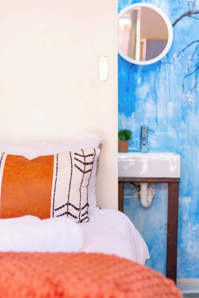 Funky Pet Friendly, 2-bedroom Escape, Bo-kaap