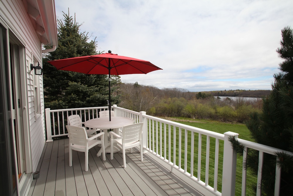 Glen Cove Inn & Suites