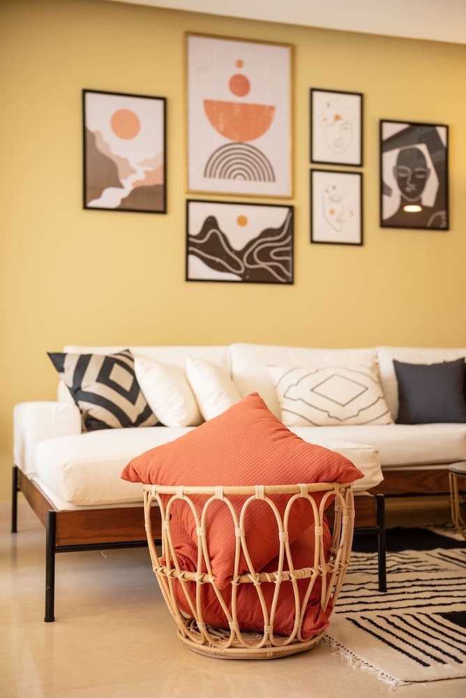 Xuru Stays I Exotic 1bdr w/ Outdoor Terrace Pool & Beach Access