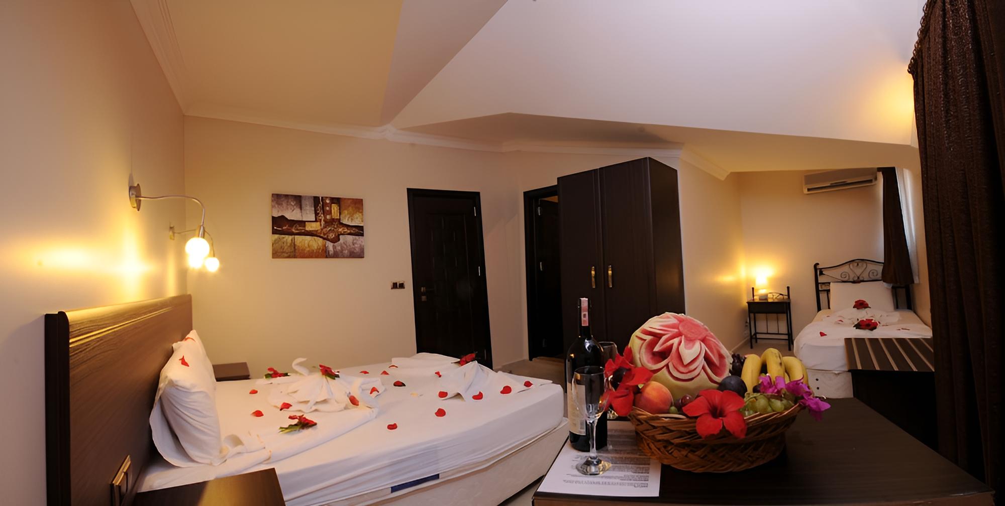 Hotel Holiday Calbis