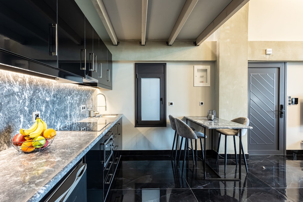 Ventiri Lofts - Luxury Penthouse w Home Cinema
