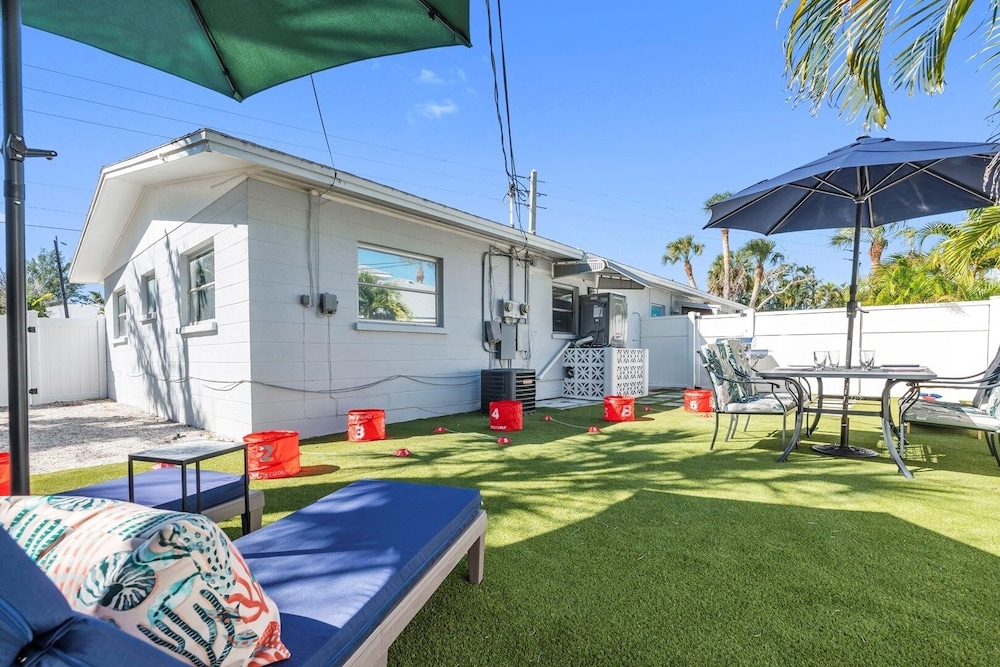 Barefoot Bungalow 2 Bedroom Home