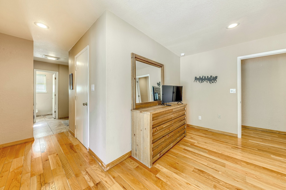 Spacious Ruidoso Home w/ Patio & Mountain Views!
