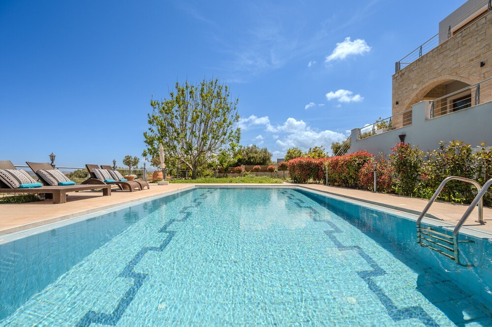 Arios Lux Villa