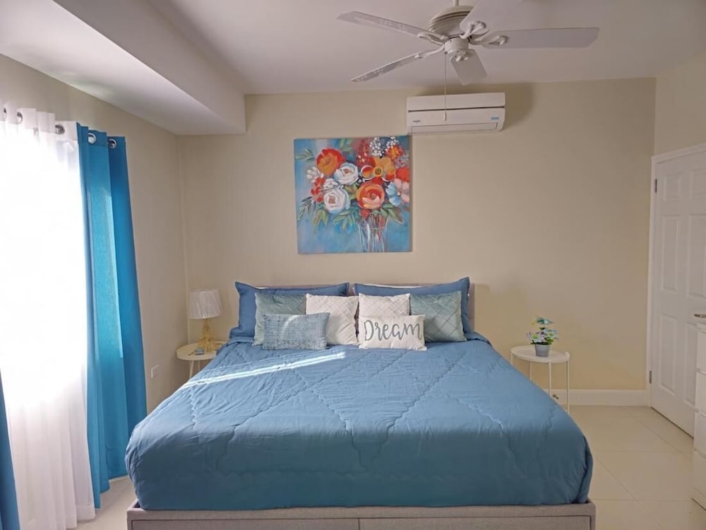 Sunny-shore Hideaway